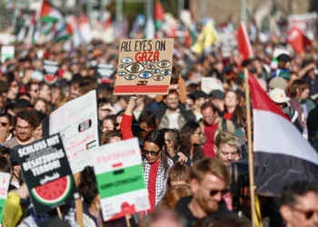 Responsable alemán de lucha contra el antisemitismo pide prohibir canto “Desde el río hasta el mar”