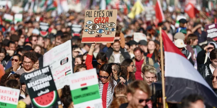 Responsable alemán de lucha contra el antisemitismo pide prohibir canto “Desde el río hasta el mar”