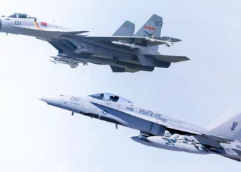El J-15T de China se enfrenta al F-18E por el dominio naval