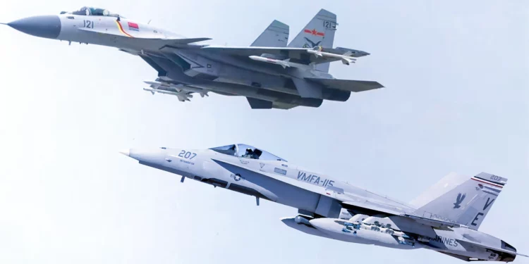 El J-15T de China se enfrenta al F-18E por el dominio naval