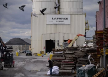 Lafarge enfrenta juicio en Francia por financiar terrorismo en Siria