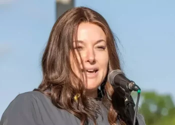 Weiss hace historia como primera alcaldesa judía ortodoxa en EE. UU.