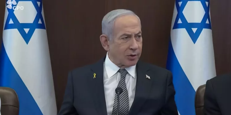 El primer ministro Benjamin Netanyahu habla en la reunión semanal del gabinete en Jerusalén, el 16 de noviembre de 2025. (Captura de pantalla/GPO)