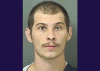 Arrestan en Florida a texano por amenazas antisemitas a conservadores