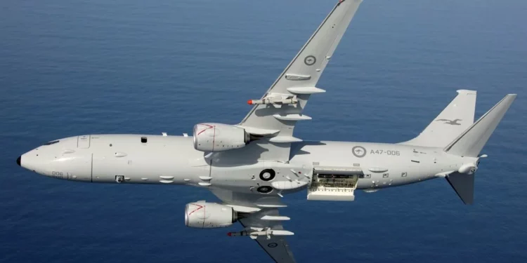 Un P-8A Poseidón australiano equipado con misiles antibuque AGM-84 Harpoon debajo de las alas y torpedos en la bahía de armas. (Crédito de la imagen: Fuerza de Defensa Australiana)