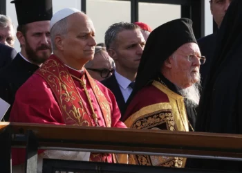 El Papa León se reúne con líderes cristianos de Oriente Medio y condena la violencia religiosa