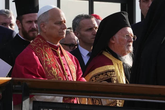 El Papa León se reúne con líderes cristianos de Oriente Medio y condena la violencia religiosa