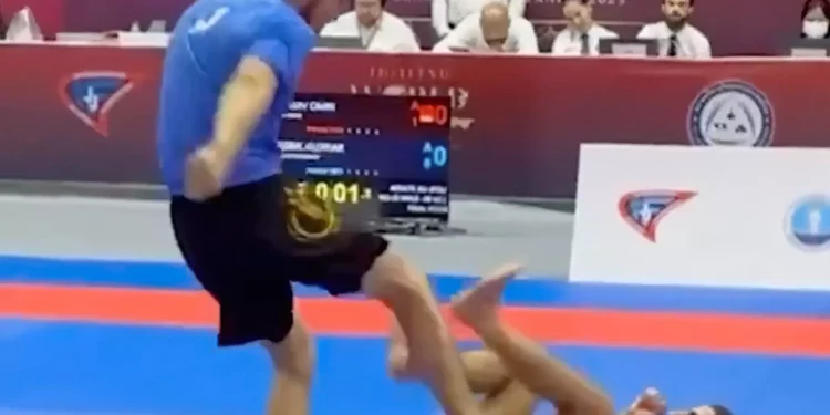 Haviv logra oro mundial tras descalificación de rival kazajo por patada antireglamentaria