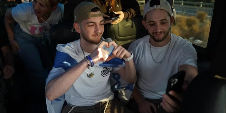 Holon recibe a Bar Kuperstein entre vítores tras dos años cautivo