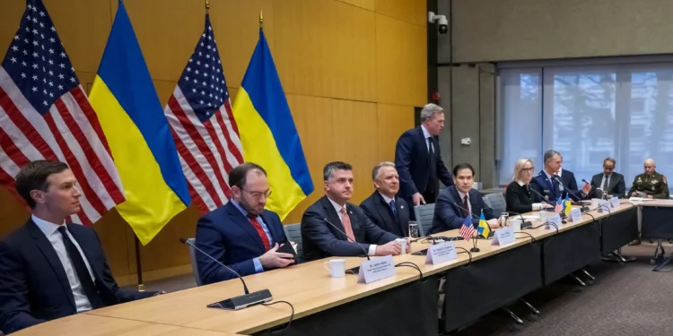 Trump acusa a Ucrania de ingratitud mientras los funcionarios se reúnen en Ginebra