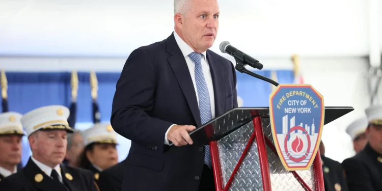 Comisionado judío de bomberos de Nueva York dimite por críticas de Mamdani a Israel