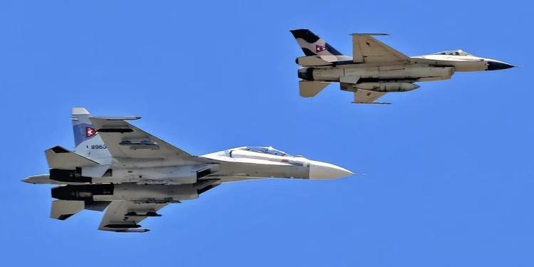 Venezuela despliega Su-30 y F-16 para mostrar fuerza ante EE. UU.