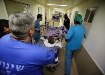 Legisladores israelíes buscan limitar atención a terroristas en hospitales
