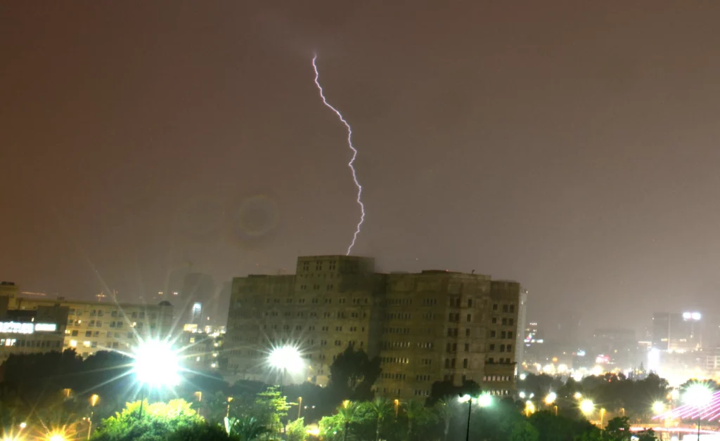 Ciudades costeras de Israel se preparan ante inundaciones por tormenta