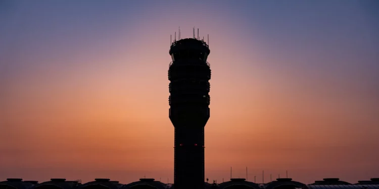 Amenaza de bomba suspende vuelos en el aeropuerto Reagan de Washington