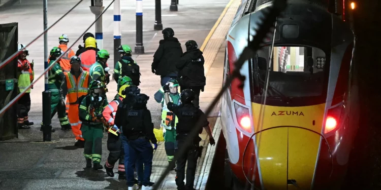 Once heridos en apuñalamiento masivo en tren británico