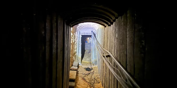Túnel de Gaza donde estuvo el cuerpo de Hadar Goldin: tiene 7 km de longitud y 80 habitaciones