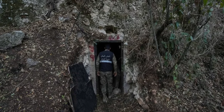 Ejército libanés exhibe túneles de Hezbolá en Zibqin