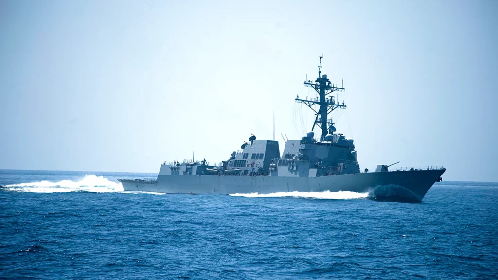 Destructor de EE. UU. armado con Tomahawk cerca de la costa de Venezuela