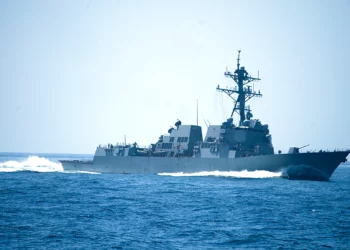 Destructor de EE. UU. armado con Tomahawk cerca de la costa de Venezuela