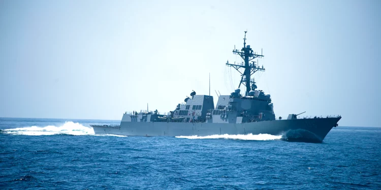 Destructor de EE. UU. armado con Tomahawk cerca de la costa de Venezuela