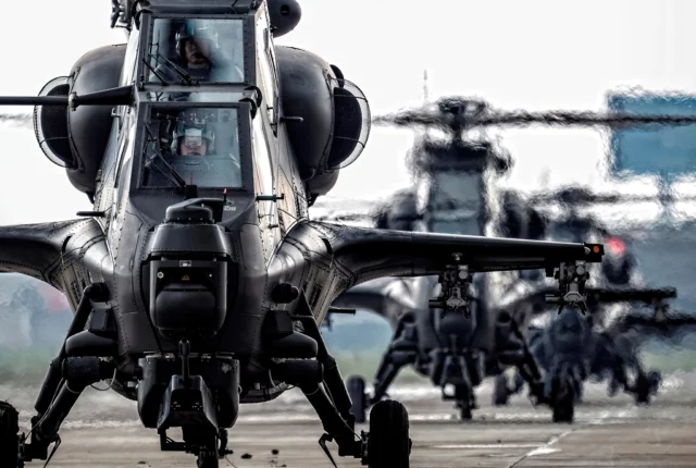 Helicópteros chinos Z-10ME entran en combate real