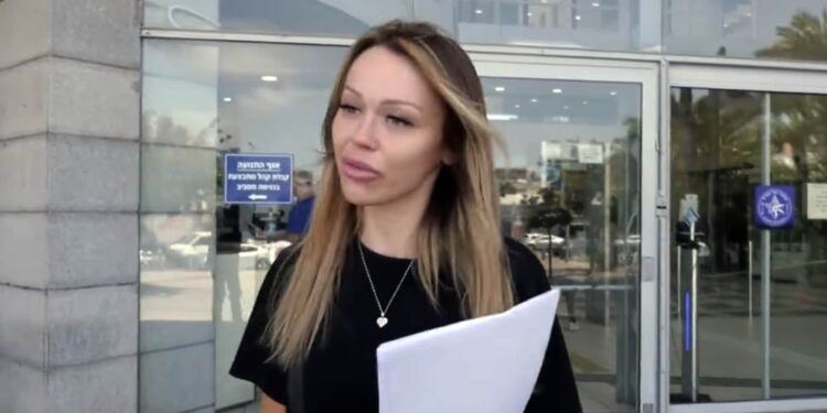 Captura de pantalla de un vídeo de la modelo israelí Leen Peer, 2021. (YouTube)