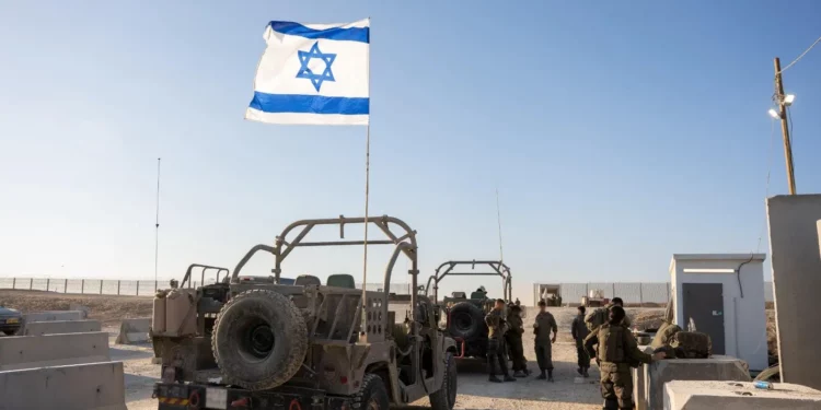 Tropas de la Brigada Nahal operan en Rafah, al sur de Gaza, en una fotografía distribuida el 1 de noviembre de 2025. (Fuerzas de Defensa de Israel)