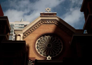 La Estrella de David corona la sinagoga Park East, el 3 de marzo de 2017 en la ciudad de Nueva York. (Drew Angerer/Getty Images/AFP)
