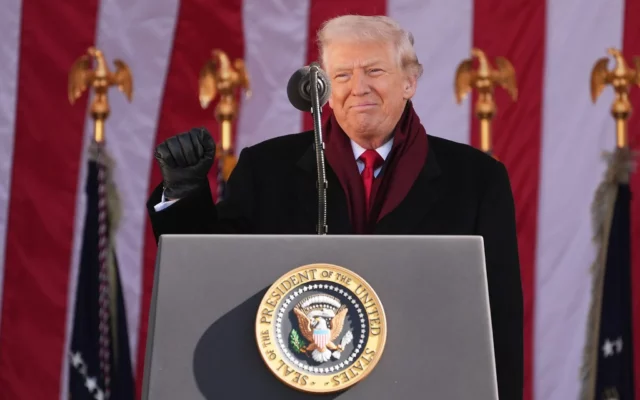 Trump dice tener la obligación de demandar a la BBC por edición engañosa