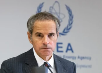 El Director General del Organismo Internacional de Energía Atómica (OIEA), Rafael Grossi, asiste a una reunión extraordinaria de la Junta de Gobernadores en la sede del organismo en Viena, Austria, el 23 de junio de 2025. (Joe Klamar / AFP)
