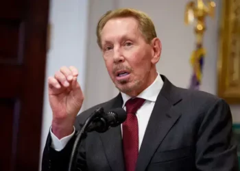 Larry Ellison, cofundador de Oracle, habla durante una conferencia de prensa, enero de 2025