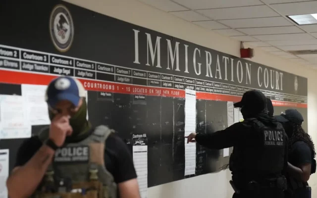 USCIS suspende trámites afganos tras ataque que hirió a dos soldados