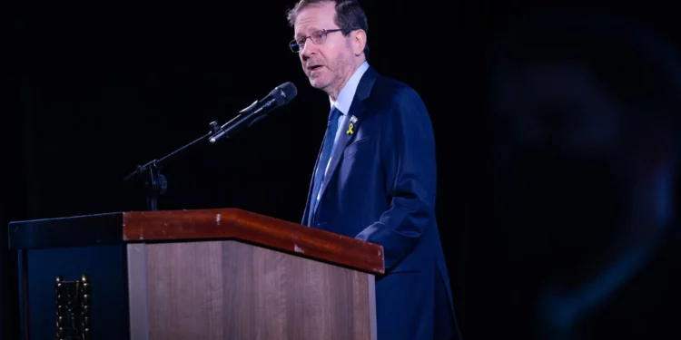 El presidente Isaac Herzog asiste a una conferencia en Jerusalén, 17 de noviembre de 2025 (Yonatan Sindel/Flash90)