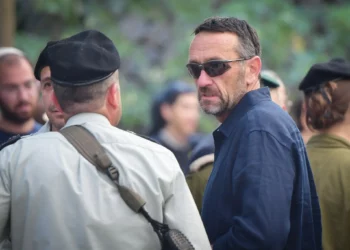 El exjefe del Estado Mayor de las FDI, Herzi Halevi, en el funeral del sargento de Estado Mayor Oz Daniel, en el cementerio militar de Kfar Saba, 6 de noviembre de 2025 (Avshalom Sassoni/Flash90)