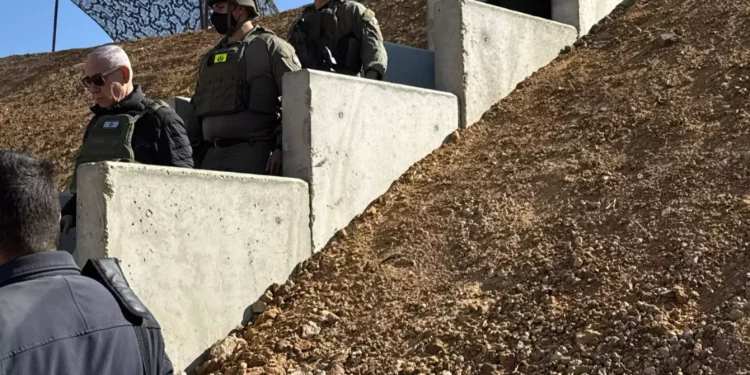 Netanyahu visita la posición de las FDI en el sur de Siria