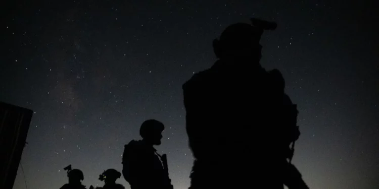 Tropas de las Fuerzas de Defensa de Israel (FDI) operan en el sur de Siria, en una fotografía autorizada para su publicación el 29 de agosto de 2025. (Fuerzas de Defensa de Israel)