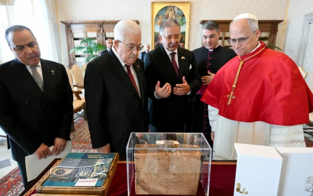 Abbas y el Papa León discuten la “necesidad urgente” de asistencia a los civiles de Gaza