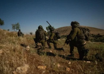 Tropas de la Brigada Alexandroni operan en la aldea siria de Beit Jinn a principios del 12 de junio de 2025. (Fuerzas de Defensa de Israel)