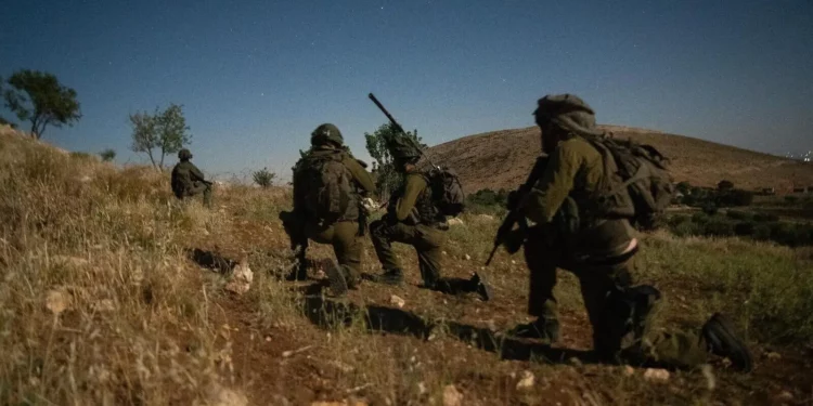 Tropas de la Brigada Alexandroni operan en la aldea siria de Beit Jinn a principios del 12 de junio de 2025. (Fuerzas de Defensa de Israel)