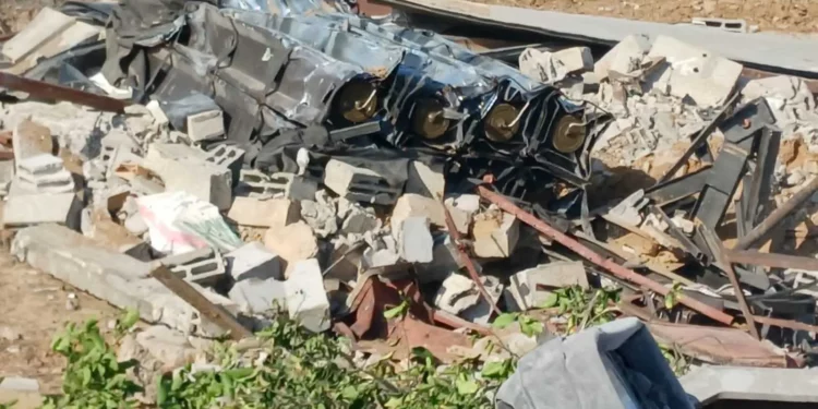 Un lanzacohetes encontrado por tropas de las FDI durante operaciones en la Franja de Gaza, en una fotografía distribuida el 20 de noviembre de 2025. (Fuerzas de Defensa de Israel)