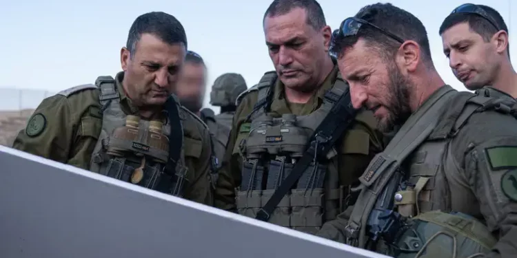 Jefe de Gabinete Eyal Zamir, centro