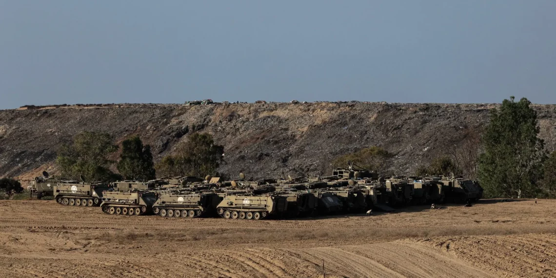 Zona de concentración del ejército israelí cerca de la frontera con la Franja de Gaza, en el sur de Israel, 17 de noviembre de 2025 (Tsafrir Abayov/Flash90)