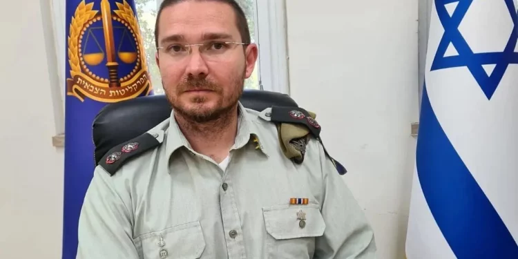 El entonces teniente coronel Matan Solomosh, en un retrato oficial tomado el 8 de mayo de 2022. (Fuerzas de Defensa de Israel)
