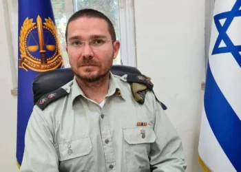 El entonces teniente coronel Matan Solomosh, en un retrato oficial tomado el 8 de mayo de 2022. (Fuerzas de Defensa de Israel)