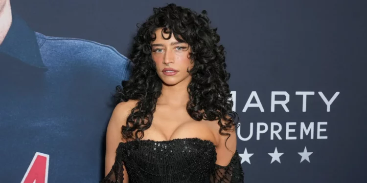 La actriz judía Odessa A'zion afirma que no es sionista