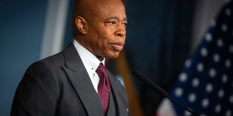 Alcalde saliente de NY: lucharé contra el antisemitismo con criptomonedas