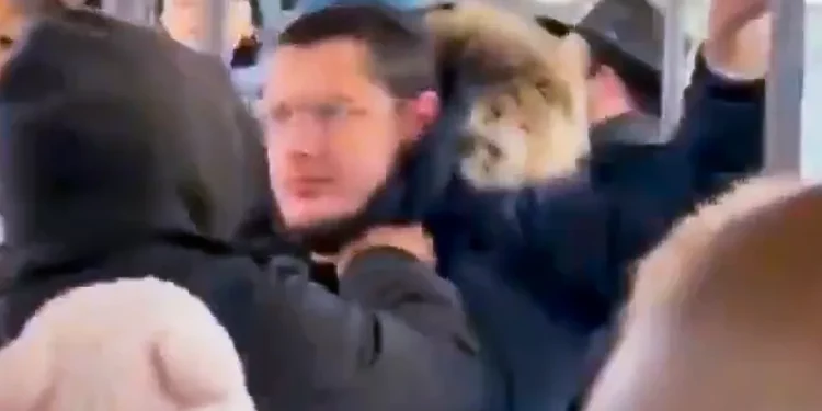 Detienen a sospechoso por agredir a judíos en el metro de Nueva York