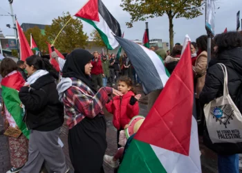 Grupos antiisraelíes protestarán frente a un concierto de Janucá con cantor de las FDI en Ámsterdam