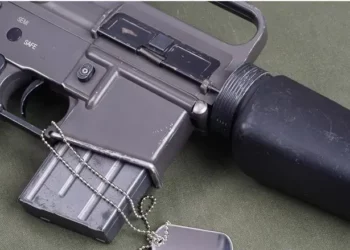 Roban arma a soldado de las FDI tras dormirse en autobús